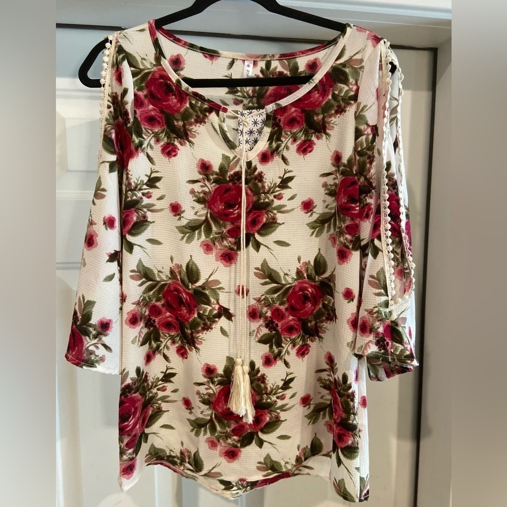 Piphany~NWT~Bold Floral Tunic Top~Cut-Out Bell Sleeve~Tassel Tie Detail~Size XS
